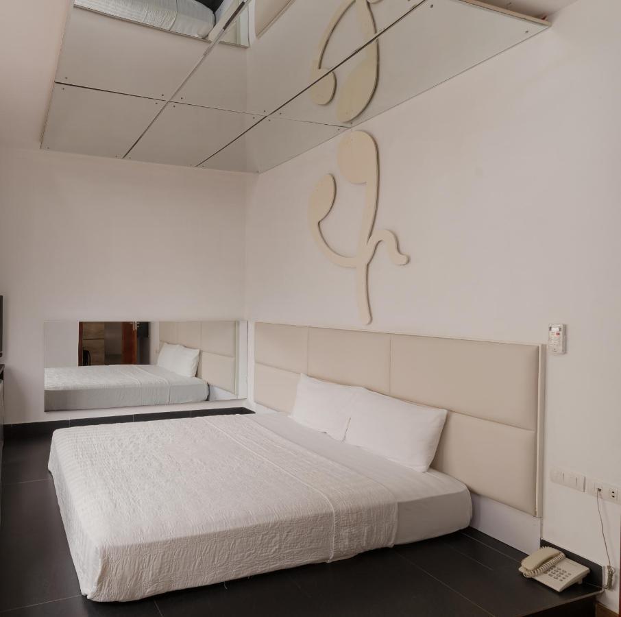 Blue Diamond Apartment Hotel Hanoi Bagian luar foto